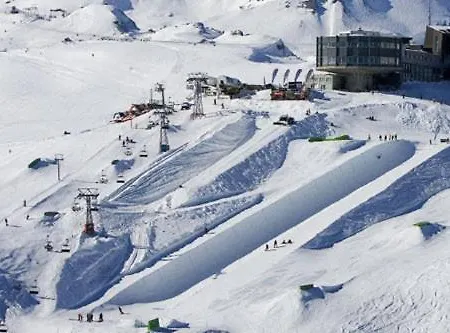 Hostel Boardercamp Laax - Swiss Mountain