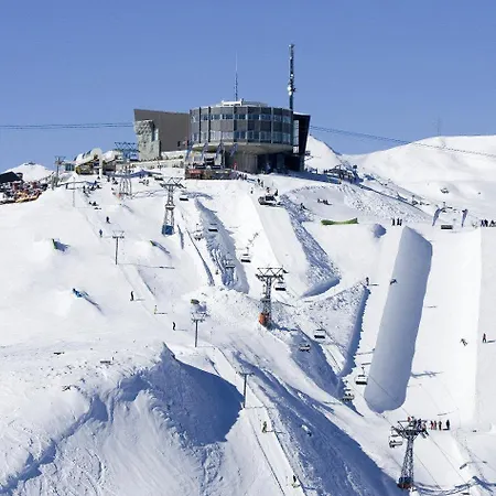 Boardercamp Laax - Swiss Mountain بيت شباب Ruschein