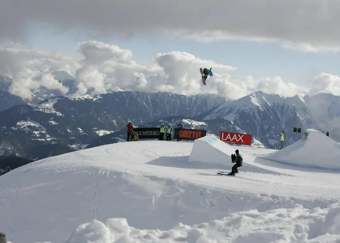 Boardercamp Laax - Swiss Mountain Hostel *